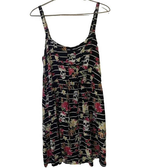 Hot Topic Skull and Roses mini dress skater Goth vintage medium floral sleeveles - Picture 2 of 6